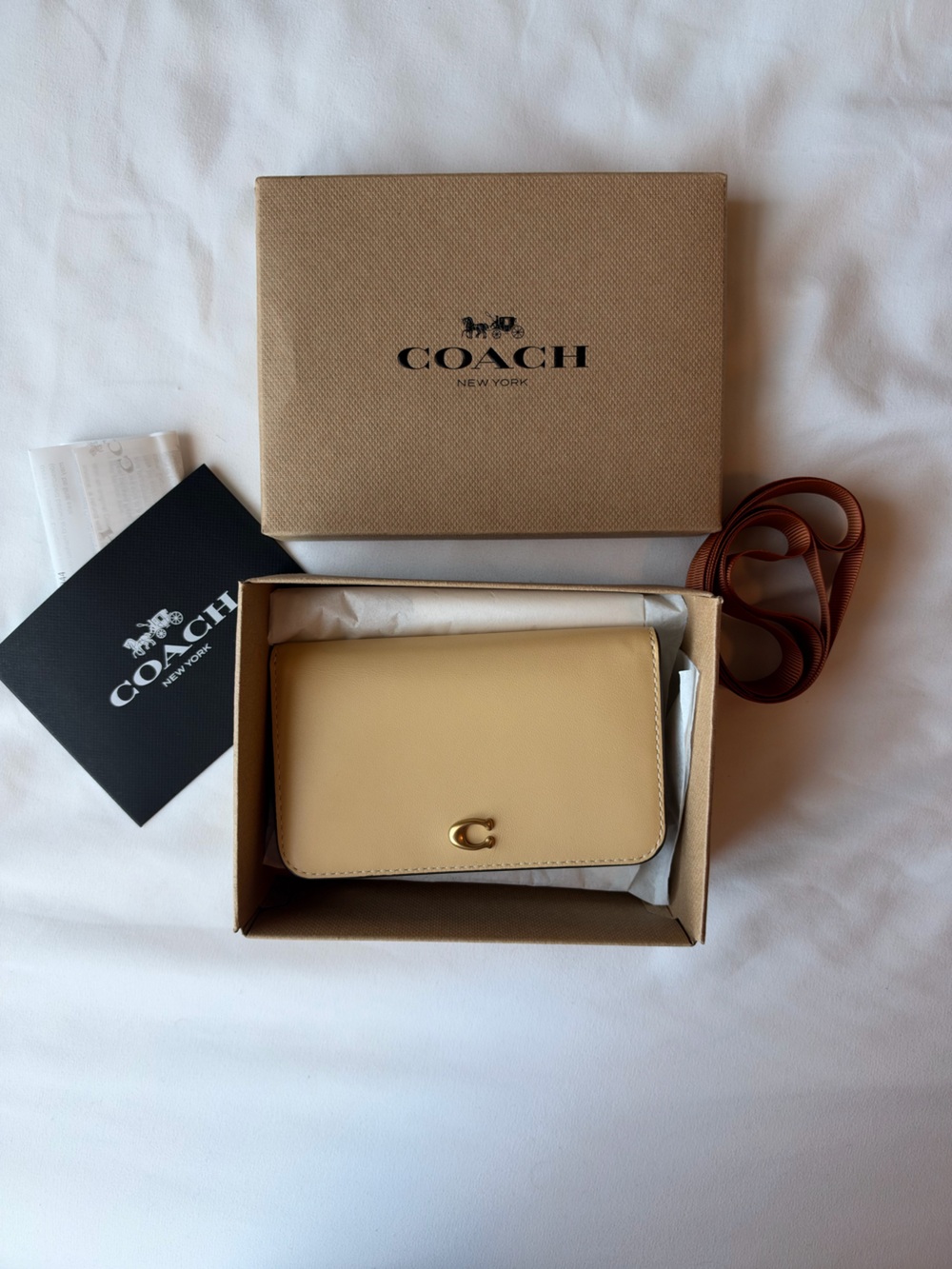 Coach Essential Slim Wallet – Vanilla 💛